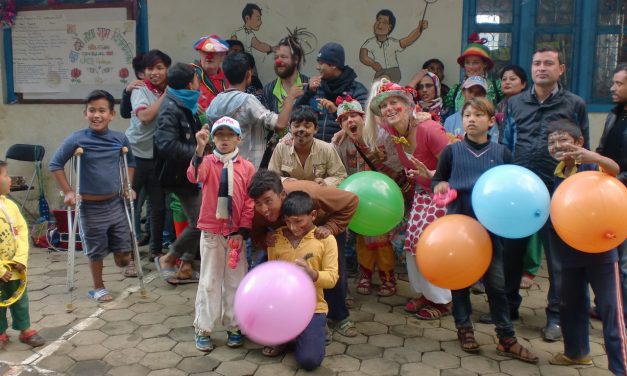 Humanitaire Clowns reis naar Nepal.